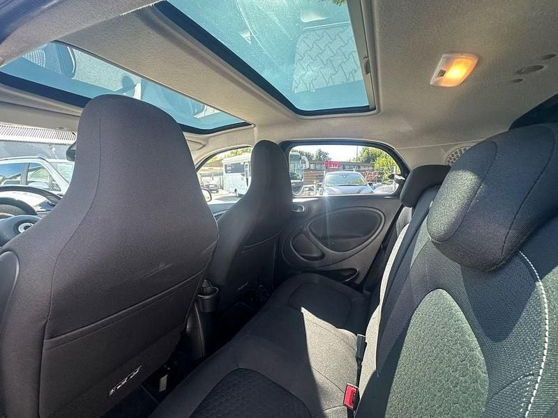 Schwarz Gebraucht 2021 Smart ForFour Electric Drive Limousine | 11.888 € (Etwas zu teuer) - Bild 1/4