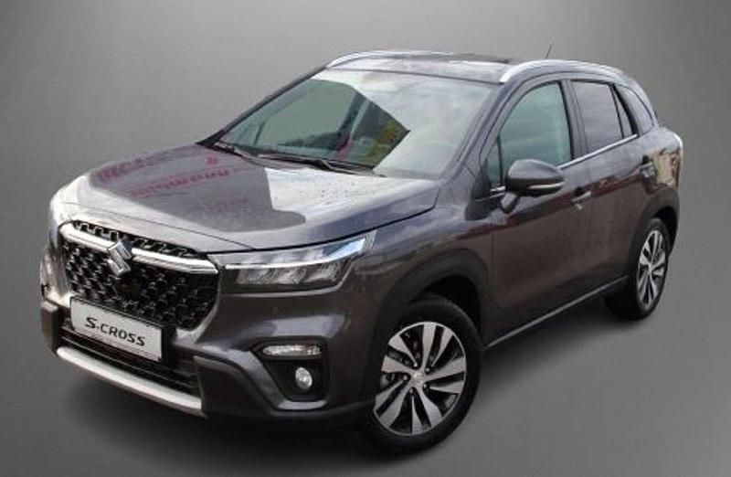Titan dark gray Neu 2025 Suzuki SX4 S-Cross Comfort+ SUV | 36.990 € - Bild 1/4