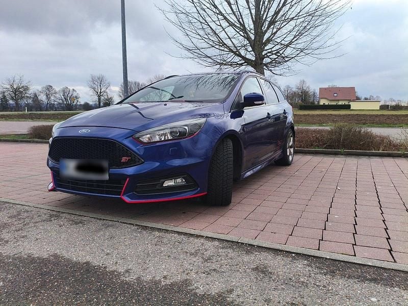 Gebraucht Ford Focus ST 250 PS (183 kW) 2018 Blau Kombi