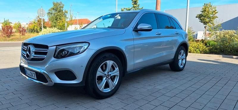 Silber Gebraucht 2017 Mercedes GLC220 SUV | 30.521 € (Guter Preis) - Bild 1/4