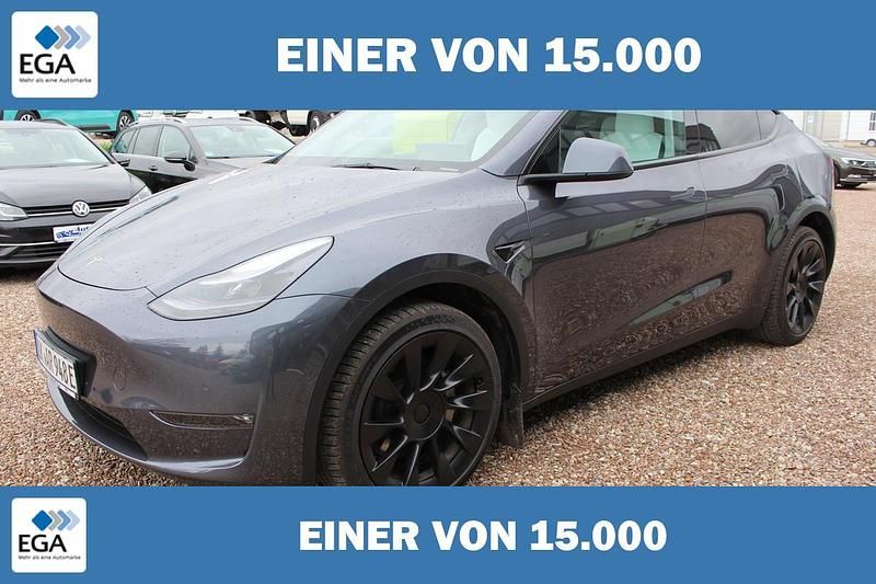 Grau metallic Gebraucht 2022 Tesla Model Y Long Range AWD SUV | 38.330 € (Etwas zu teuer) - Bild 1/4