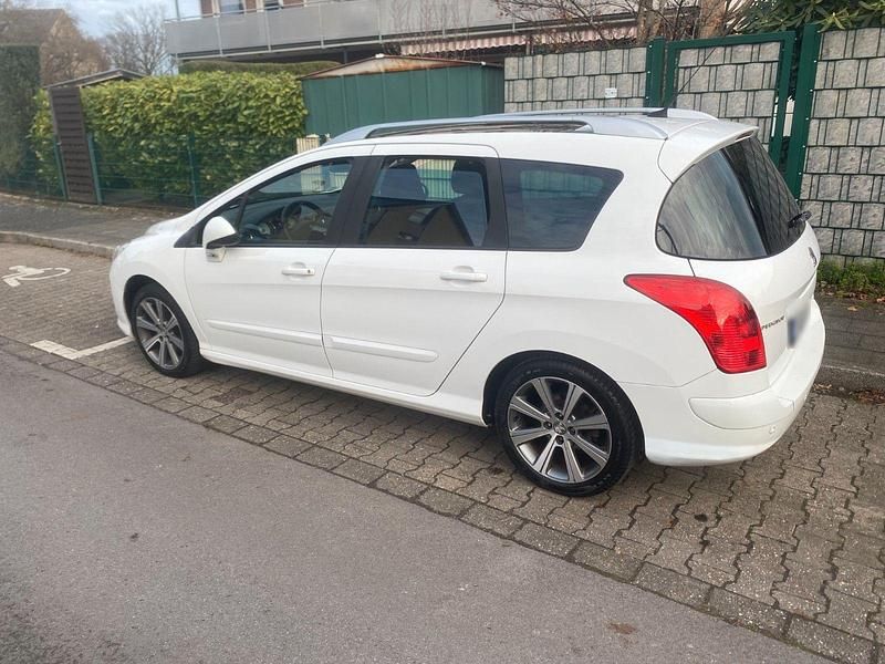 Gebraucht Peugeot 308 SW 120 PS (88 kW) 2012 Weiß Kombi