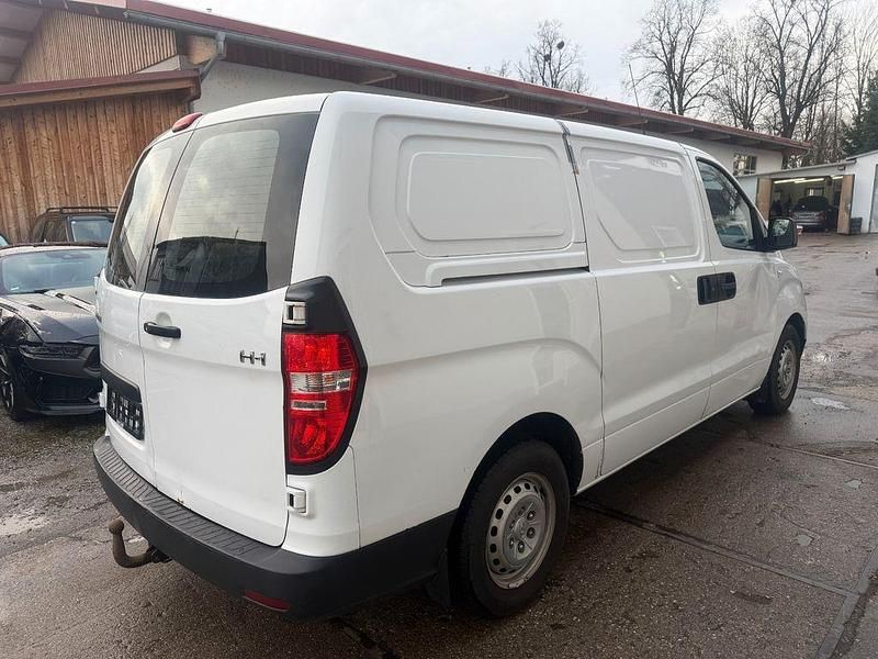 Gebraucht Hyundai H-1 170 PS (125 kW) 2010 Weiß Van / Kleinbus