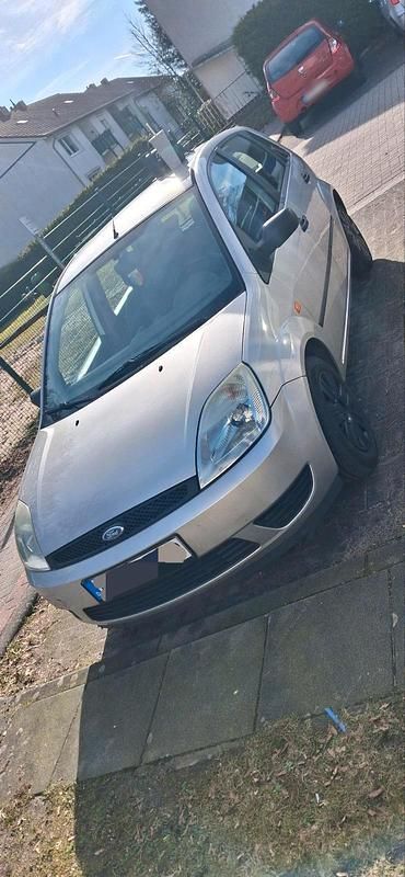 Gebraucht Ford Fiesta 80 PS (58 kW) 2004 Silber Kleinwagen