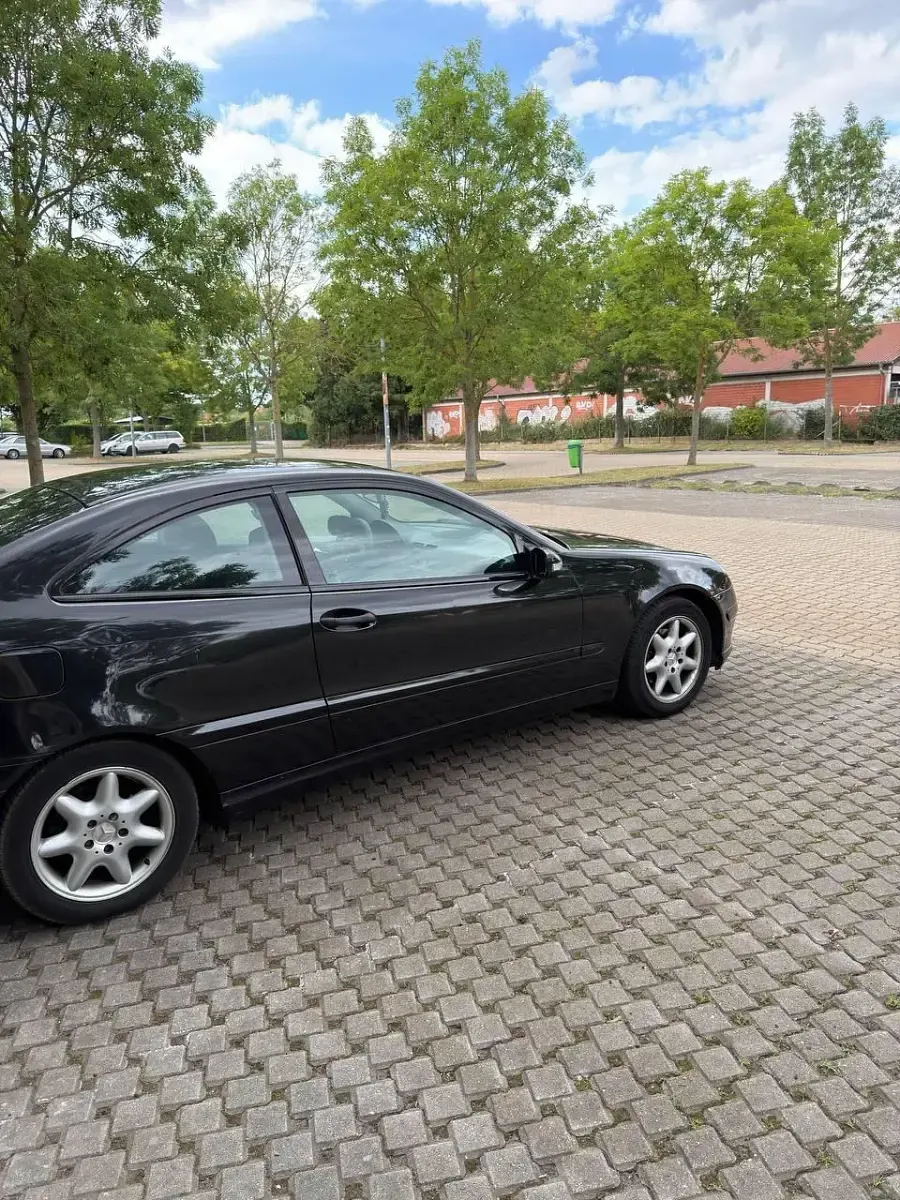 Gebraucht Mercedes C180 143 PS (105 kW) 2005 Schwarz Coupé