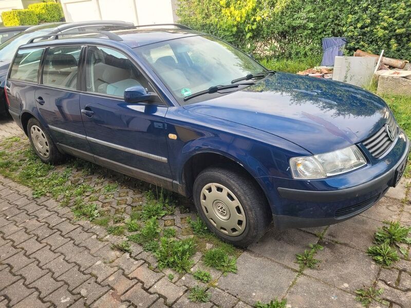 Blau Gebraucht 1999 VW Passat Kombi | 600 € (Superpreis) - Bild 1/4