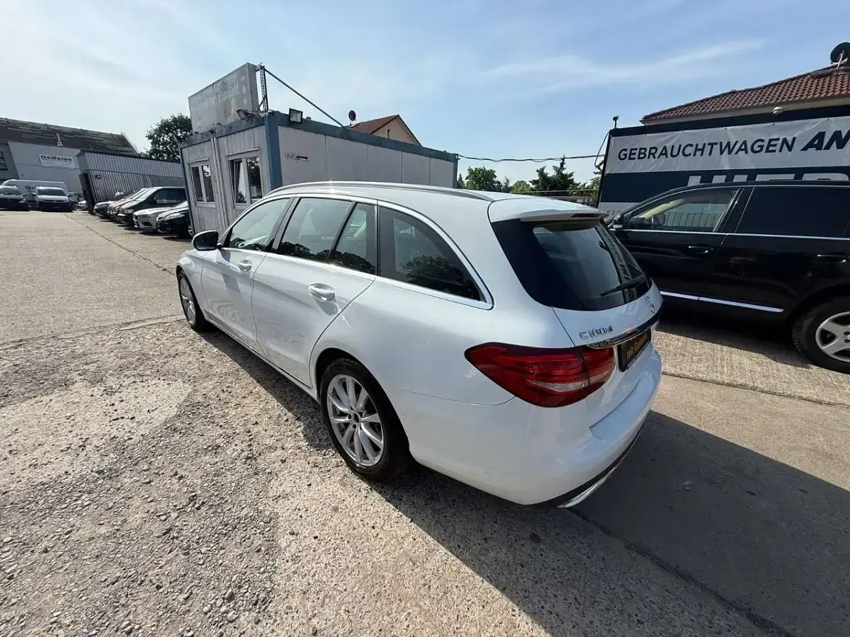 Gebraucht Mercedes C180 116 PS (85 kW) 2015 Polarweiss Kombi