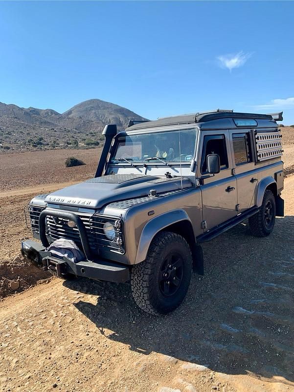 Grau Gebraucht 2007 Land Rover Defender Van / Kleinbus | 69.000 € - Bild 1/3