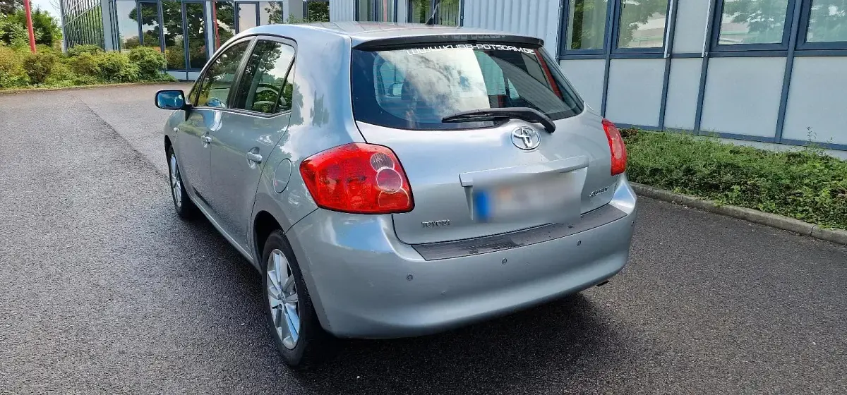 Gebraucht Toyota Auris 101 PS (74 kW) 2010 Grau Kleinwagen