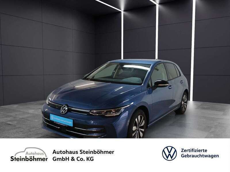 Anemonenblau (metallic) Gebraucht 2024 VW Golf VIII Goal Limousine | 23.440 € - Bild 1/4