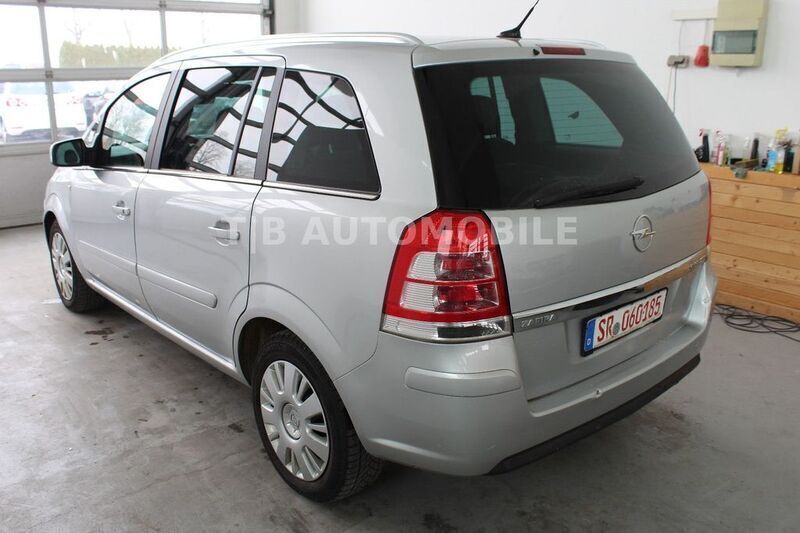 Gebraucht Opel Zafira Design Edition 150 PS (110 kW) 2011 Silber Van / Kleinbus