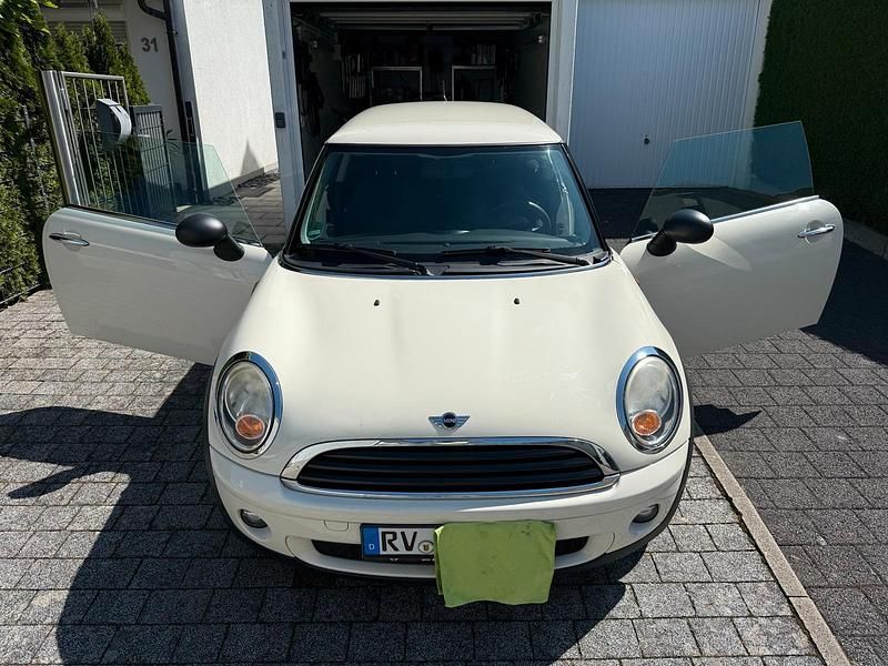 Weiß Gebraucht 2009 Mini ONE Kleinwagen | 4.250 € - Bild 1/4