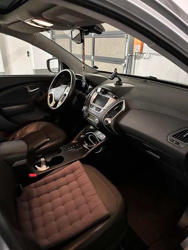 Gebraucht Hyundai Tucson Style 163 PS (119 kW) 2012 Silber SUV