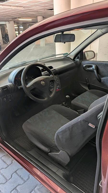 Second-hand Opel Corsa Edition 55 CP (40 kW) 2000 Andere farben Hatchback