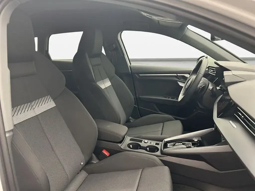 Gebraucht Audi A3 Ambiente 150 PS (110 kW) 2025 Gletscherweiß metallic Limousine