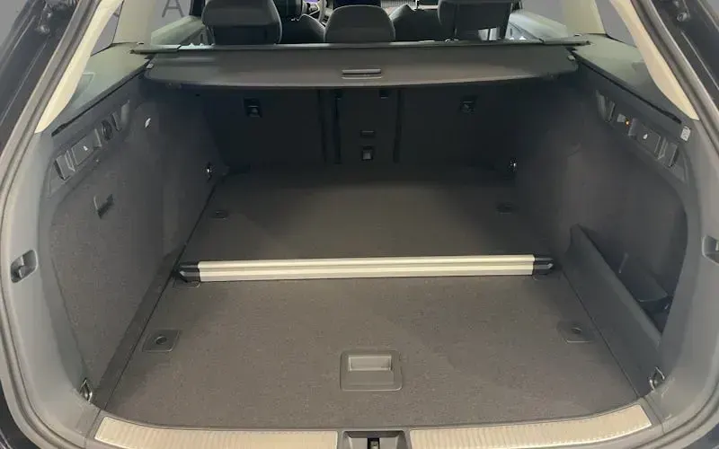 Neu Skoda Superb Selection 150 PS (110 kW) 2026 Schwarz Kombi