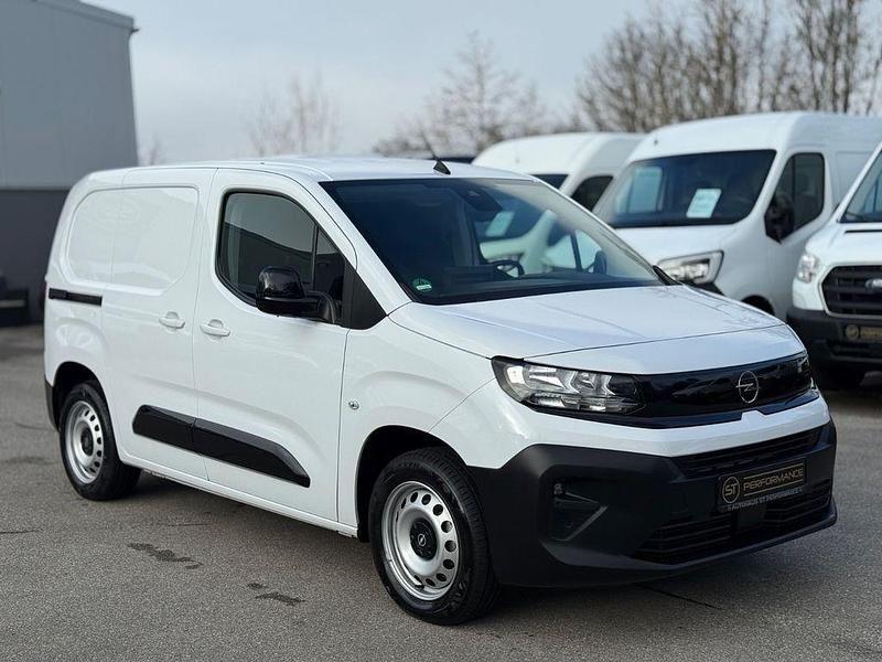 Używany Opel Combo 102 KM (75 kW) 2024 Biały Minivan