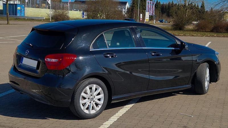 Gebraucht Mercedes A180 Edition 122 PS (89 kW) 2014 Schwarz Limousine