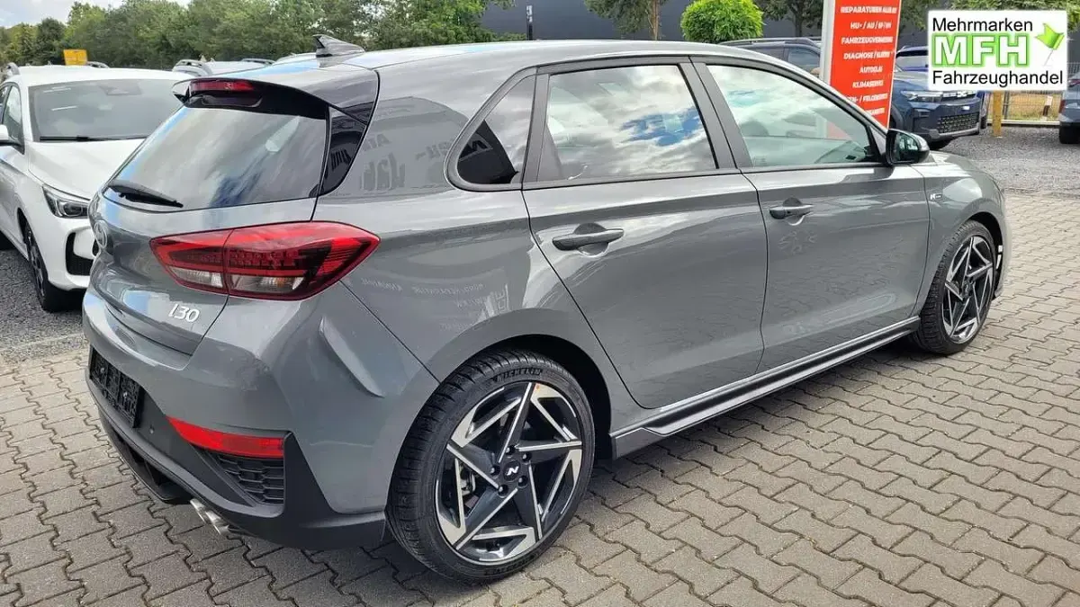 Neu Hyundai i30 N Line 150 PS (110 kW) 2026 Metallic Limousine