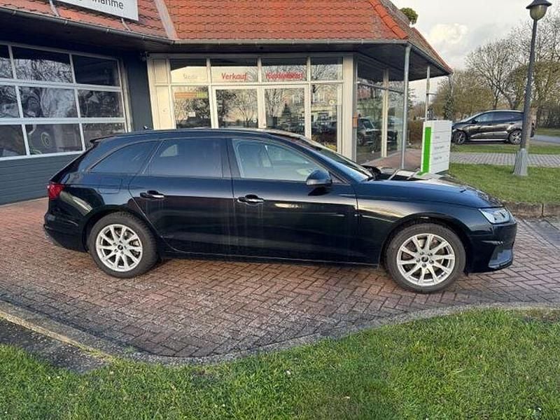 Gebraucht Audi A4 Basis 150 PS (110 kW) 2022 Schwarz Kombi