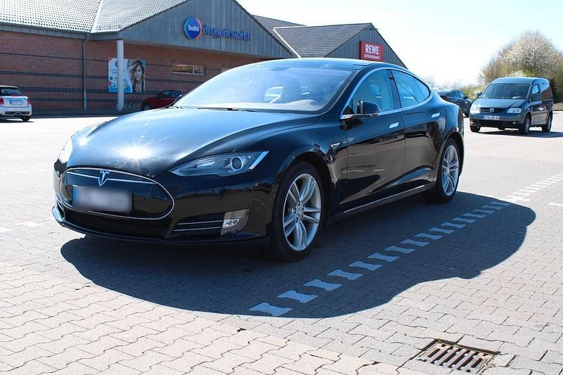 Second-hand Tesla Model S 269 kW (367 CP) 2014 Negru Hatchback