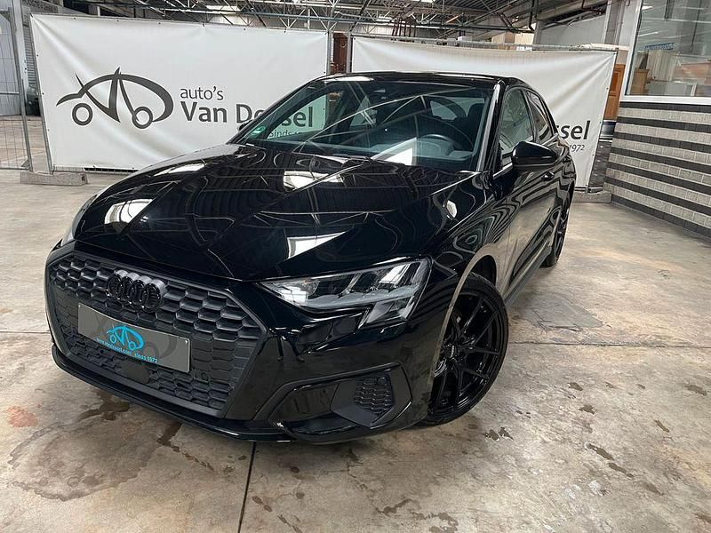 Schwarz Gebraucht 2023 Audi A3 Sportback Attraction Limousine | 21.960 € (Superpreis) - Bild 1/4