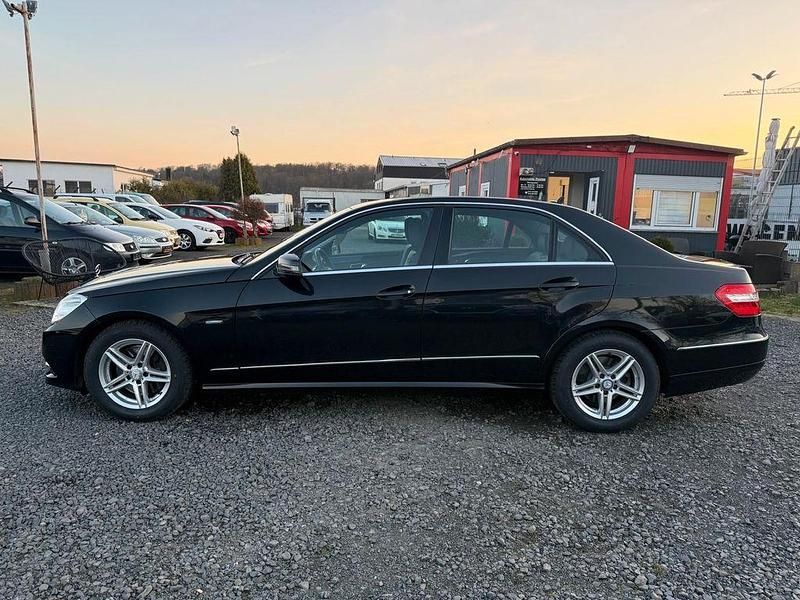 Gebraucht Mercedes E250 204 PS (150 kW) 2011 Schwarz Limousine