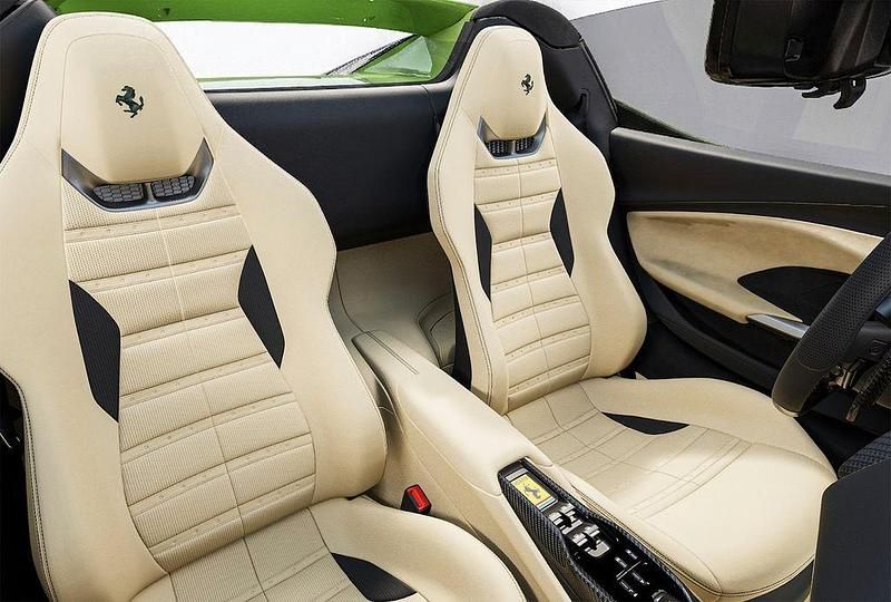 Nouă Ferrari 296 2026 Verde Cabrio