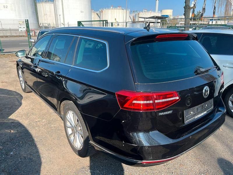 Gebraucht VW Passat Highline 150 PS (110 kW) 2015 Schwarz Kombi