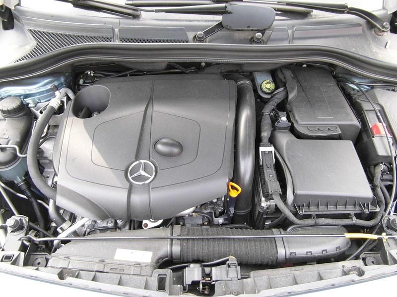 Gebraucht Mercedes B180 109 PS (80 kW) 2012 Blau Van / Kleinbus