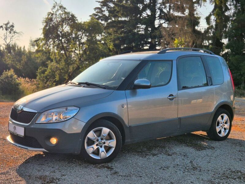 Grau Gebraucht 2011 Skoda Roomster Ambition Kombi | 5.999 € (Fairer Preis) - Bild 1/4