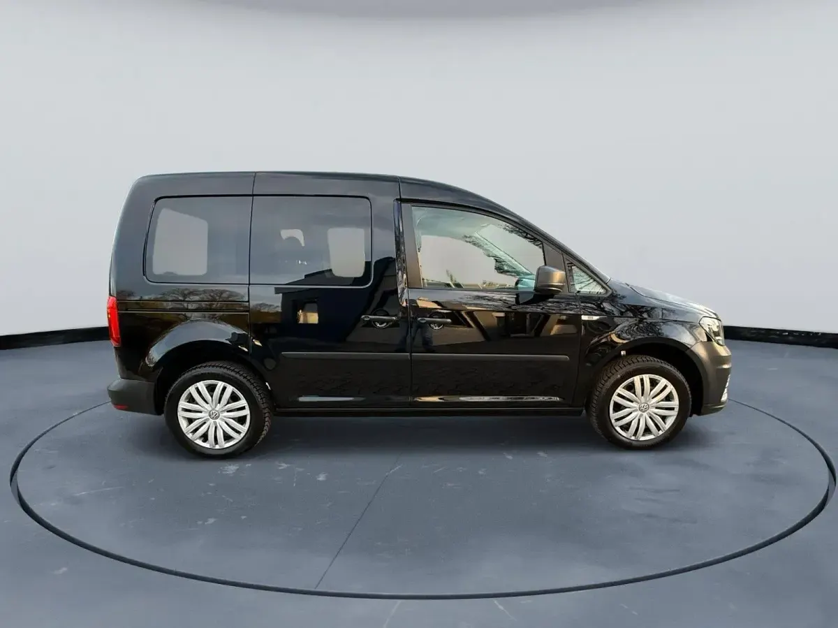 Usata VW Caddy 131 CV (96 kW) 2020 Nero Monovolume