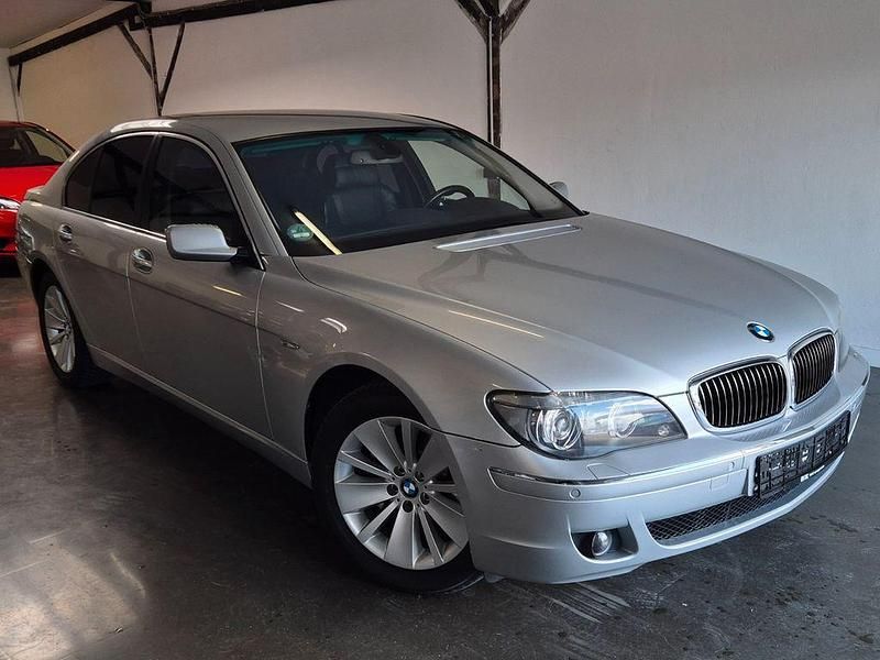 Silber Gebraucht 2005 BMW 730 Limousine | 10.990 € (Teuer) - Bild 1/4