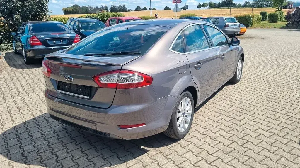 Gebraucht Ford Mondeo Titanium 145 PS (106 kW) 2011 Braun Limousine