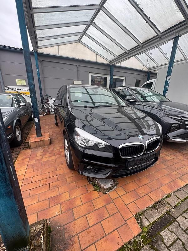 Schwarz Gebraucht 2015 BMW 218 Van / Kleinbus | 13.500 € (Etwas zu teuer) - Bild 1/4