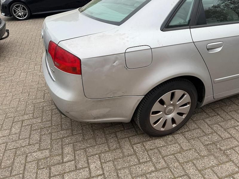 Second-hand Audi A4 130 CP (95 kW) 2007 Argintiu Berlinǎ