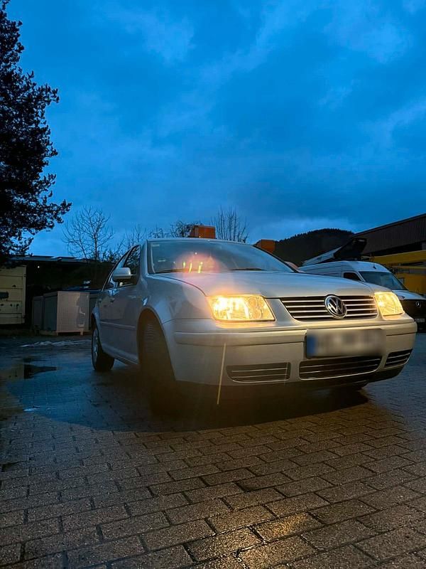 Gebraucht VW Bora 101 PS (74 kW) 1999 Silber Kleinwagen
