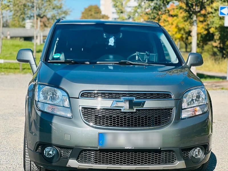 Grau Gebraucht 2011 Chevrolet Orlando SUV | 8.700 € (Teuer) - Bild 1/4