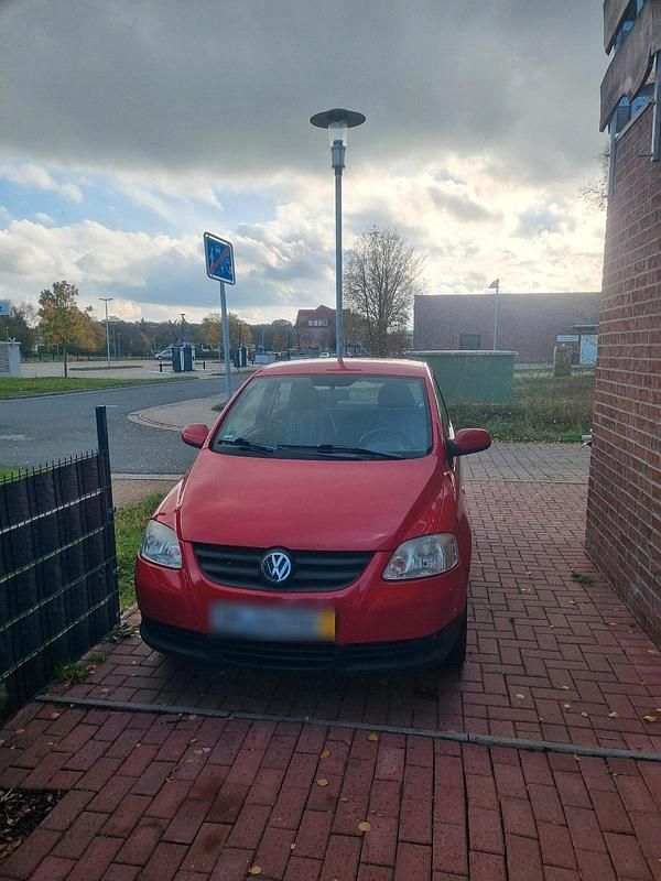 Rot Gebraucht 2006 VW Fox Kleinwagen | 950 € (Fairer Preis) - Bild 1/4