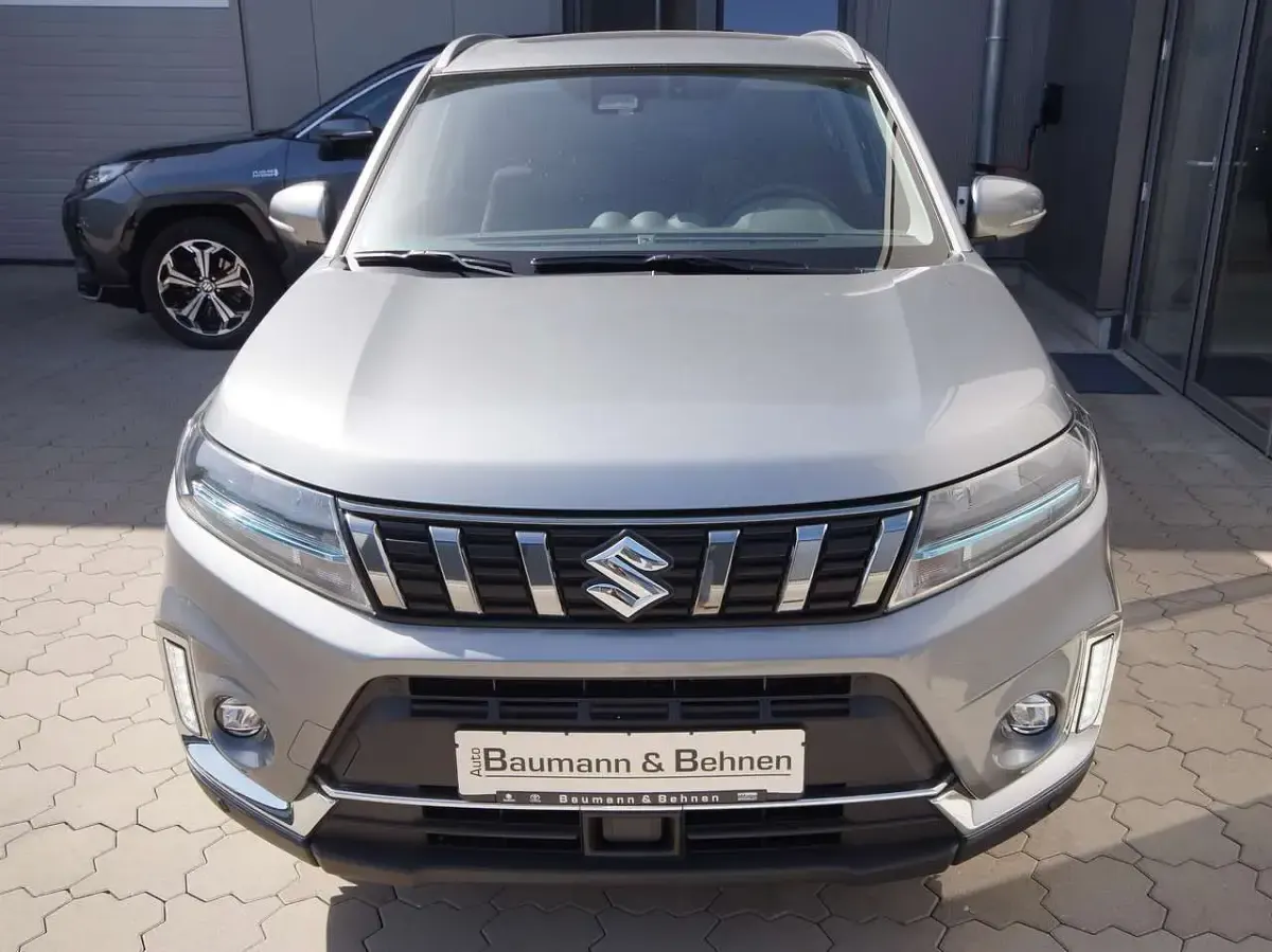 Gebraucht Suzuki Vitara Comfort+ 116 PS (85 kW) 2022 Galactic gray SUV