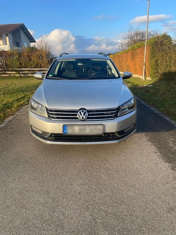Grau Gebraucht 2013 VW Passat Kombi | 6.300 € (Guter Preis) - Bild 1/4
