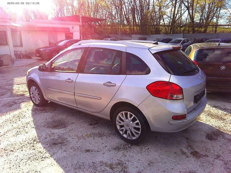 Gebraucht Renault Clio II Authentique 64 PS (47 kW) 2009 Silber Limousine