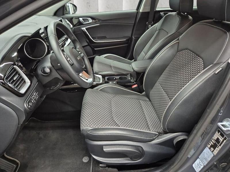 Gebraucht Kia Ceed Vision 120 PS (88 kW) 2023 (h8g) dark penta metal m Kleinwagen