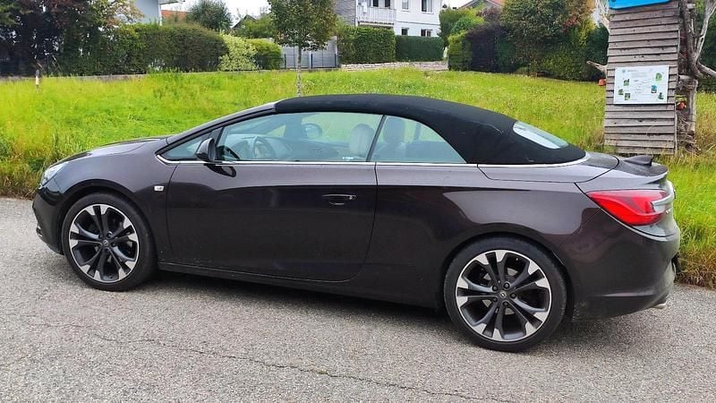 Braun Gebraucht 2017 Opel Cascada Cabrio | 13.300 € (Fairer Preis) - Bild 1/4