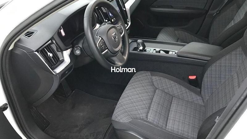 Gebraucht Volvo V60 Core 163 PS (119 kW) 2022 Weiß Kombi