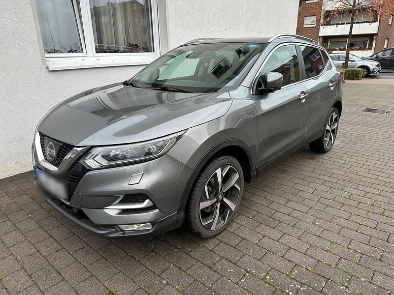 Grau Gebraucht 2017 Nissan Qashqai SUV | 13.500 € (Fairer Preis) - Bild 1/4