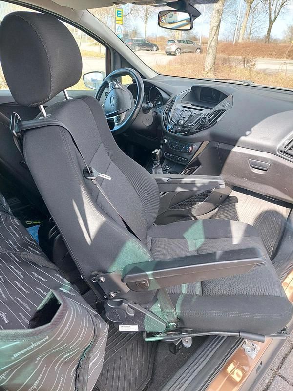 Gebraucht Ford B-MAX Titanium 125 PS (91 kW) 2017 Braun Van / Kleinbus