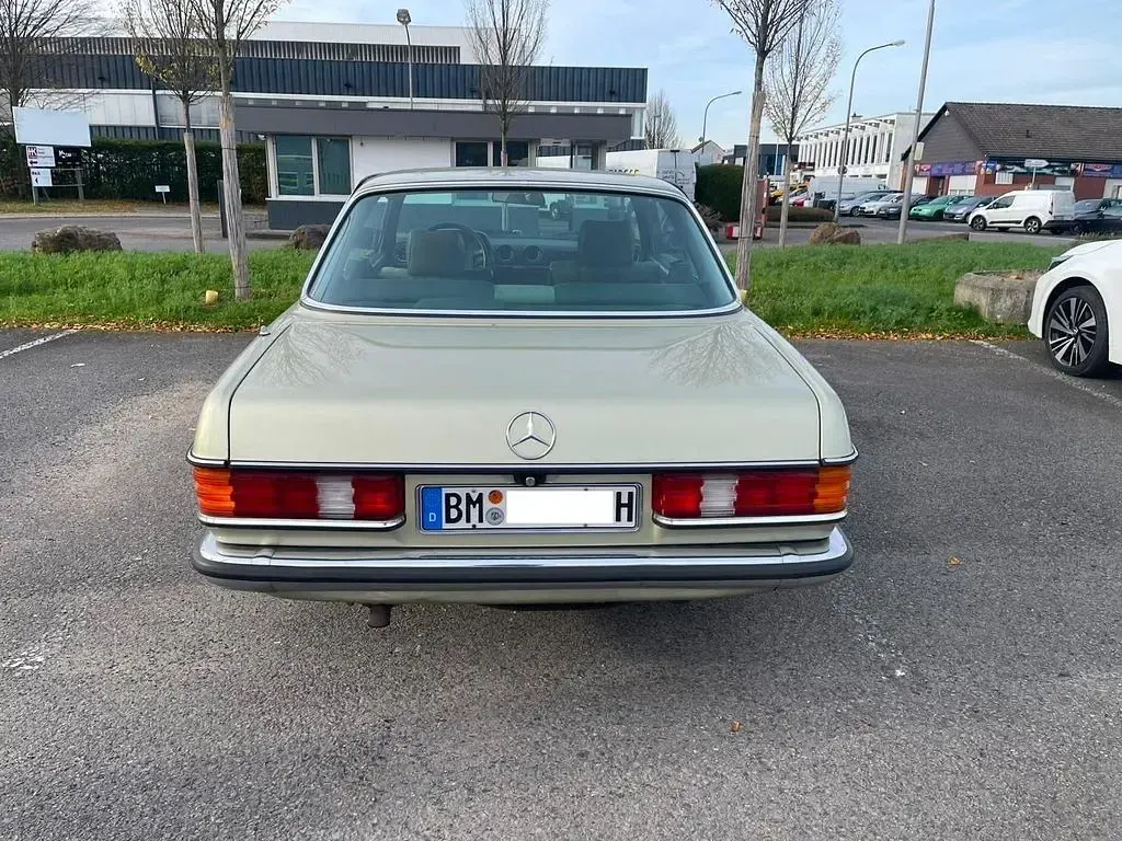 Gebraucht Mercedes 230 133 PS (97 kW) 1984 Grün Coupé