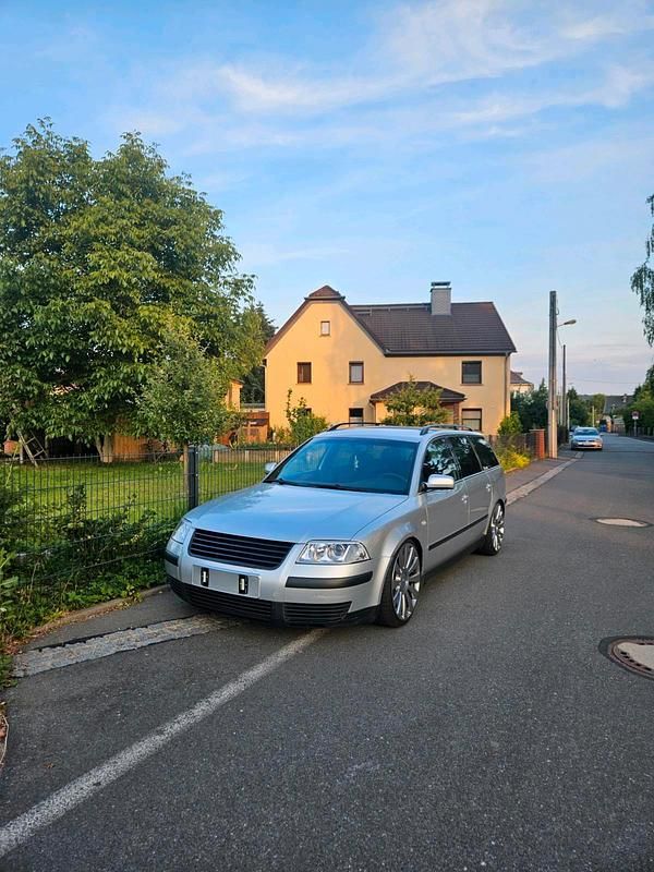 Silber Gebraucht 2003 VW Passat Kombi | 3.000 € (Teuer) - Bild 1/4