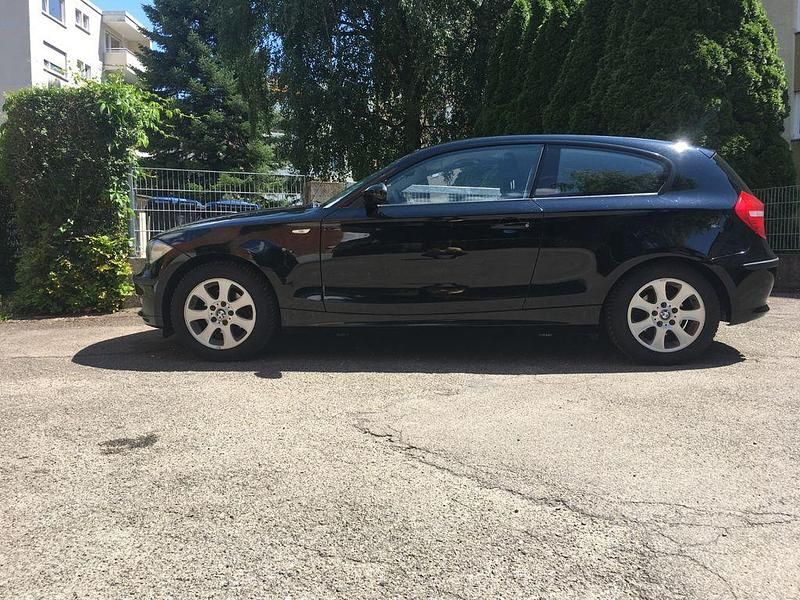 Gebraucht BMW 116 122 PS (89 kW) 2007 Schwarz Kleinwagen